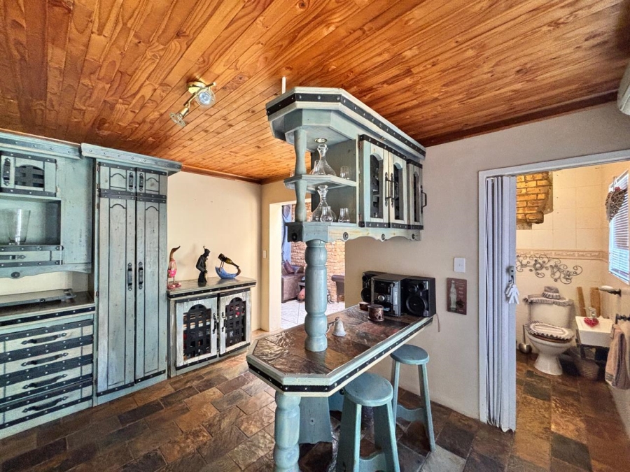 4 Bedroom Property for Sale in Flamwood North West